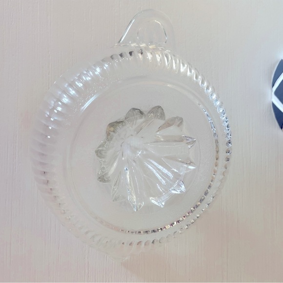 Vintage Heavy Glass Hand Juicer Reamer with Pouring Spout~Oranges Limes Lemons - Picture 5 of 6